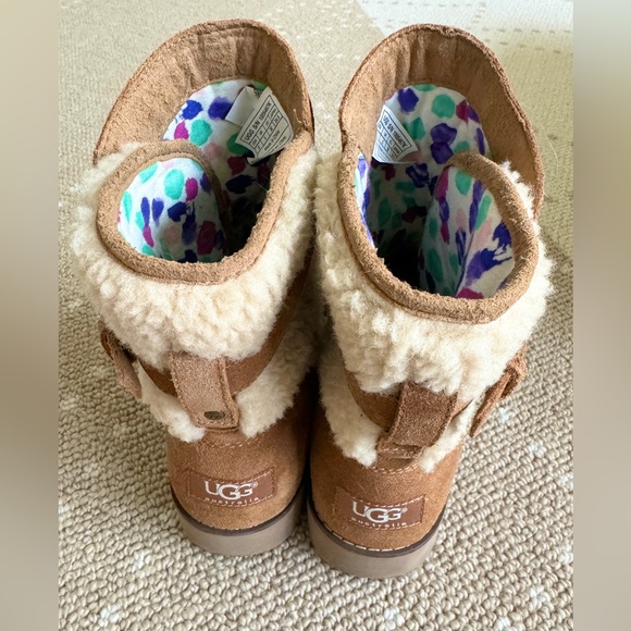 UGG Buckle Boot - Picture 3 of 9